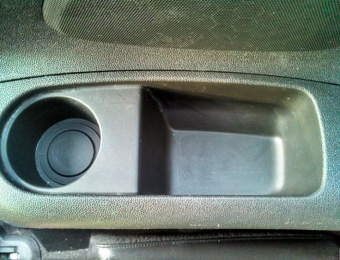 buickenclavecupholder12